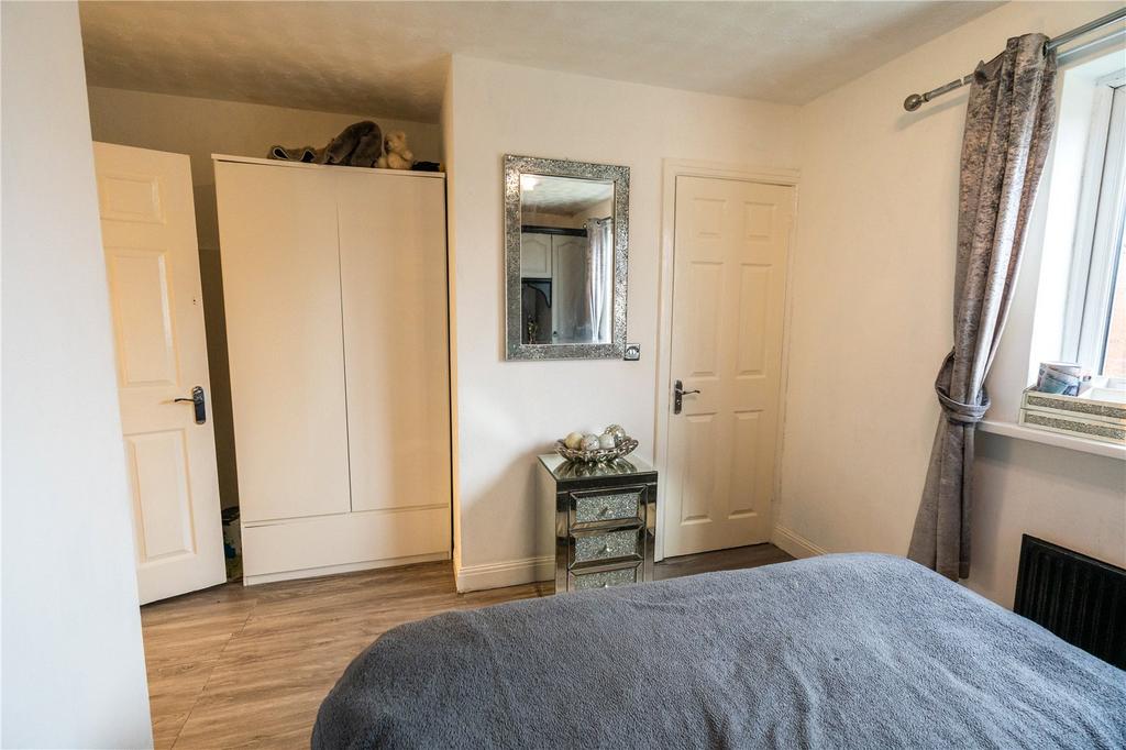 Bedroom 1 (2)
