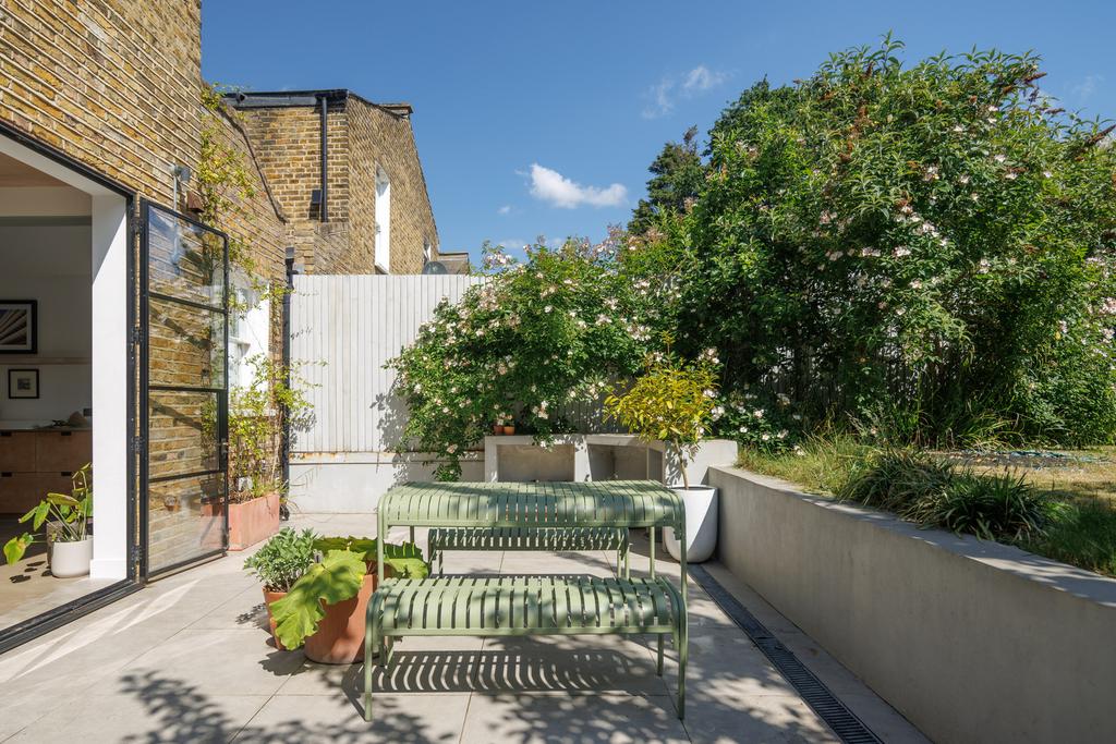 288293 - Francis Road London E10-JSouteyrat-0722.jpg