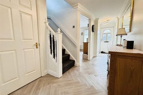 4 bedroom detached house for sale, Javelin Close, Bradford BD10