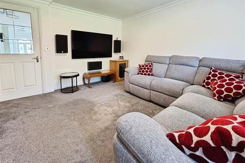 4 bedroom detached house for sale, Javelin Close, Bradford BD10