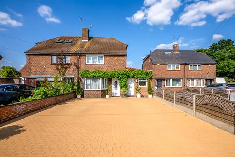 4 Masefield Close, Erith, DA8 2DG