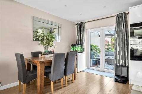 4 Masefield Close, Erith, DA8 2DG