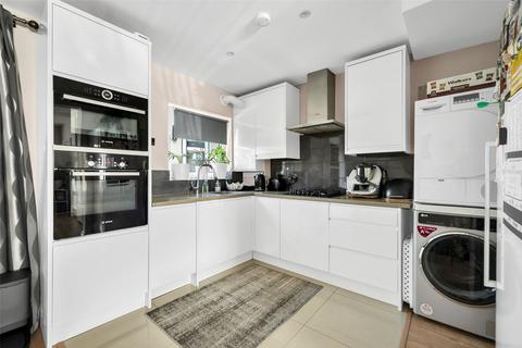 4 Masefield Close, Erith, DA8 2DG