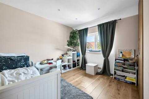 4 Masefield Close, Erith, DA8 2DG