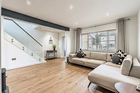 22 Oakfield Crescent, Tonteg, Pontypridd, CF38 1NG