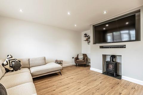 22 Oakfield Crescent, Tonteg, Pontypridd, CF38 1NG