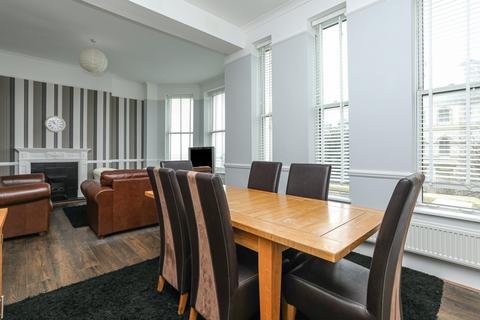 2 bedroom flat for sale, Clifton Gardens, Folkestone, Kent, CT20