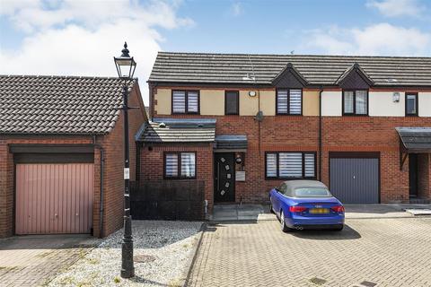 1 Halyard Croft, Hull, HU1 2EP