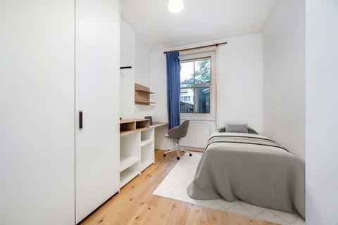 1 bedroom flat for sale, Davisville Road, London W12