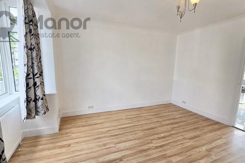 3 bedroom end of terrace house to rent, Walton Road, Manor Park, E12 5RN