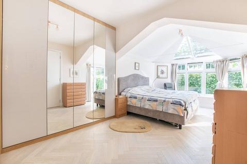 3 bedroom flat for sale, Oakworth Road, North Kensington, London, W10