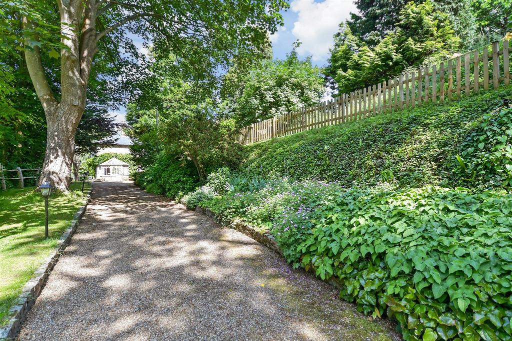 Driveway/Parking