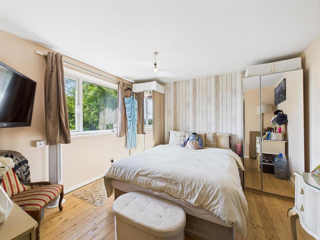Bedroom: