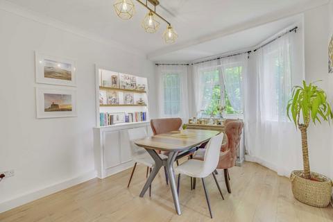 3 bedroom flat for sale, Acuba Road, London SW18