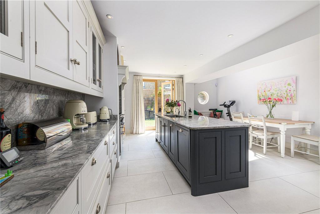 Kitchen / Dining