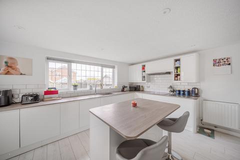 36 Lisle Close, Gravesend, DA12 4XH