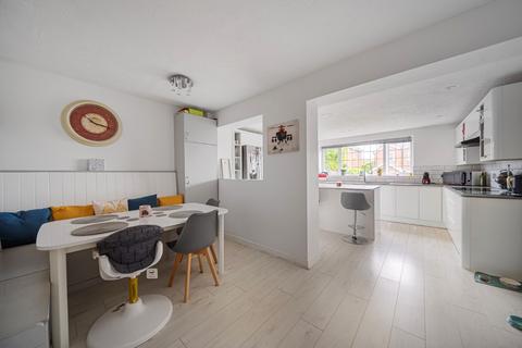 36 Lisle Close, Gravesend, DA12 4XH