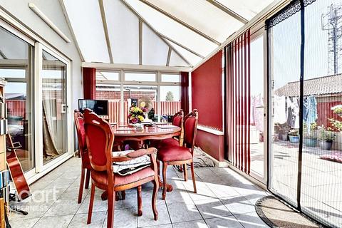 5 Groveway, Leysdown On Sea, Sheerness, ME12 4LR