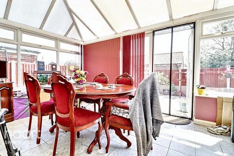 5 Groveway, Leysdown On Sea, Sheerness, ME12 4LR