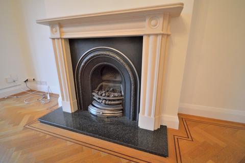 undefined, Minchenden Crescent, London, Greater London. N14