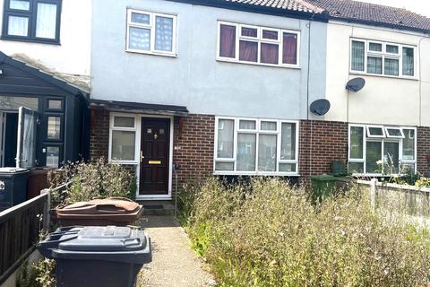 3 bedroom terraced house to rent, Bradfield Drive, Barking IG11