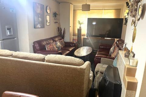 3 bedroom terraced house to rent, Bradfield Drive, Barking IG11