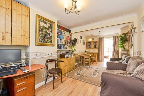 16 Murray Road, Richmond, TW10 7QG