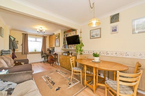 16 Murray Road, Richmond, TW10 7QG