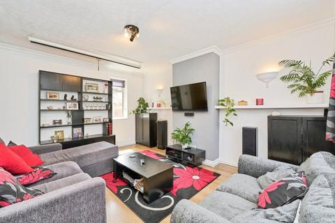 16 Murray Road, Richmond, TW10 7QG