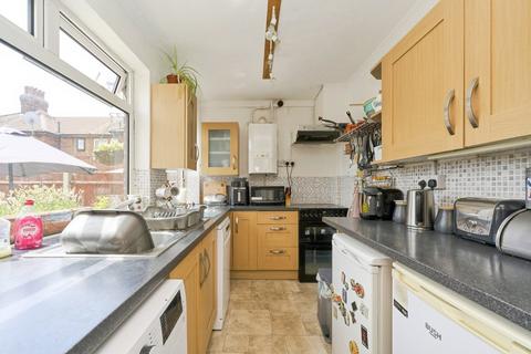 16 Murray Road, Richmond, TW10 7QG