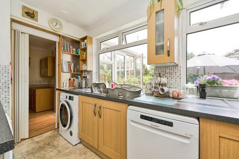 16 Murray Road, Richmond, TW10 7QG