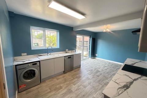 3 bedroom house to rent, Farm Road , ,