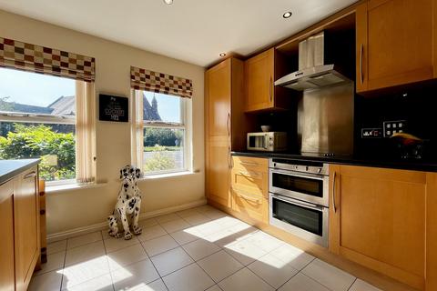 undefined, Alexandra Court, College Road L23