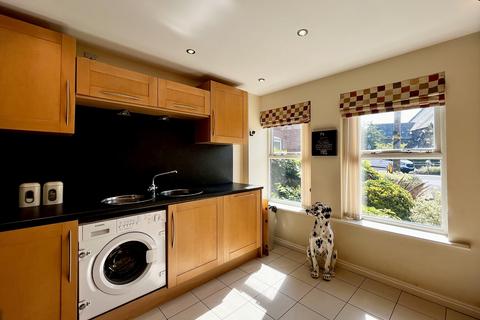 3 bedroom apartment for sale, Alexandra Court, College Road L23
