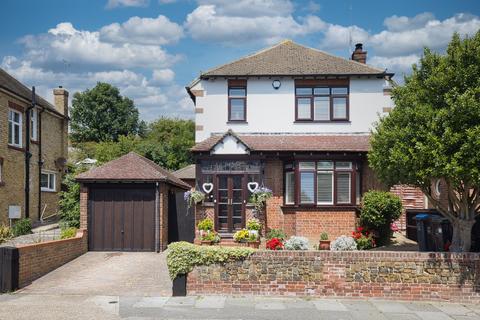 3 bedroom detached house for sale, Bradstow Way, Broadstairs, Kent, CT10