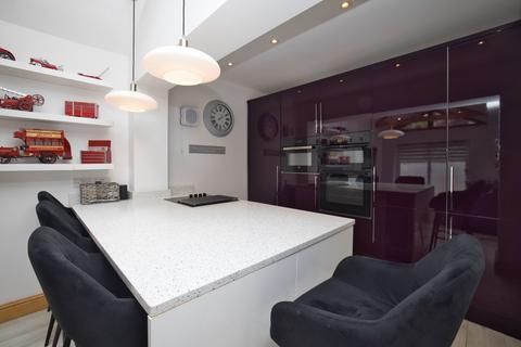 3 bedroom detached house for sale, Bradstow Way, Broadstairs, Kent, CT10