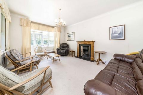 undefined, Pollards Hill South, London