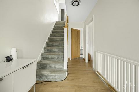 16 Y Berllan, Neath, SA11 3YH