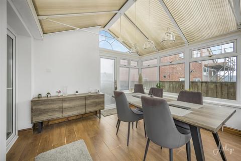 16 Y Berllan, Neath, SA11 3YH
