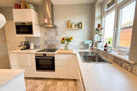 2 bedroom flat for sale, Beverley Road, Gateshead, NE9