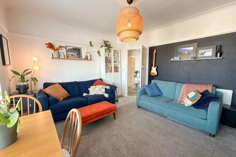 2 bedroom flat for sale, Beverley Road, Gateshead, NE9