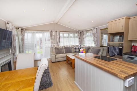 2 bedroom property for sale, South Lakeland Lesisure Vill, Carnforth LA6