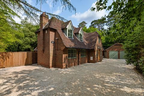 5 bedroom detached house for sale, St. Neots Road, Eversley RG27