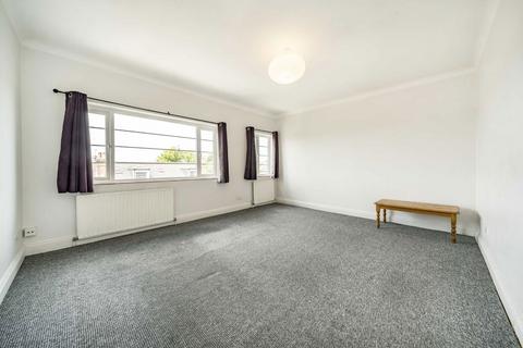 2 bedroom flat to rent, Terrapin Road, London SW17