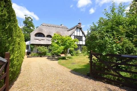 Thaxted Cottage Glendene Avenue, East Horsley, Leatherhead, KT24 5AY