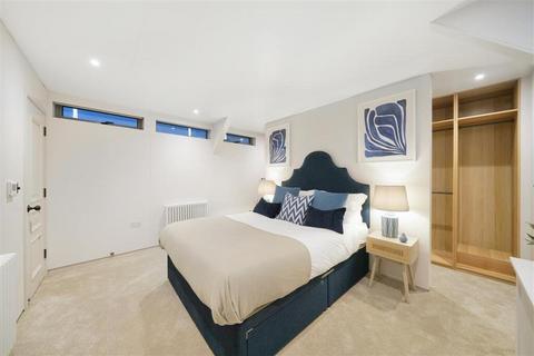 undefined, Cheyne Pier, Cheyne Walk, London