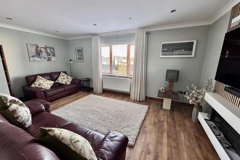 1 Clos Gwyn, Tumble, Llanelli, SA14 6AJ