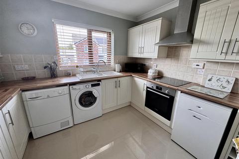 1 Clos Gwyn, Tumble, Llanelli, SA14 6AJ