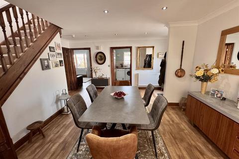 1 Clos Gwyn, Tumble, Llanelli, SA14 6AJ