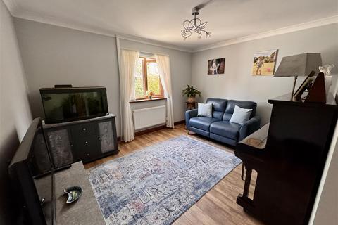 1 Clos Gwyn, Tumble, Llanelli, SA14 6AJ